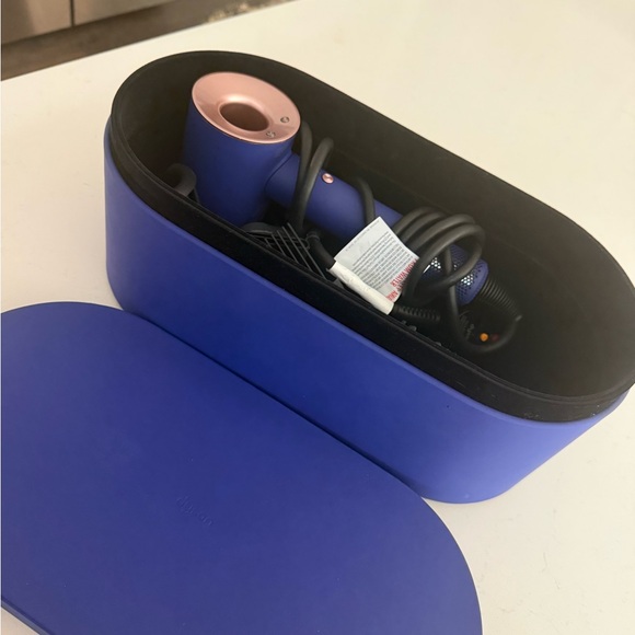 Dyson Hair Dryer limited edition set in vinca blue/rose - Picture 1 of 10